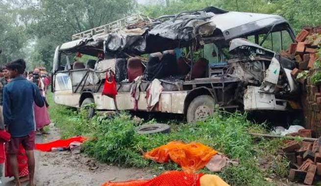 ବସ୍‌-ଟ୍ରକ୍ ଧକ୍କା ରେ ୧୮କାଉଡ଼ିଆ ମୃତ