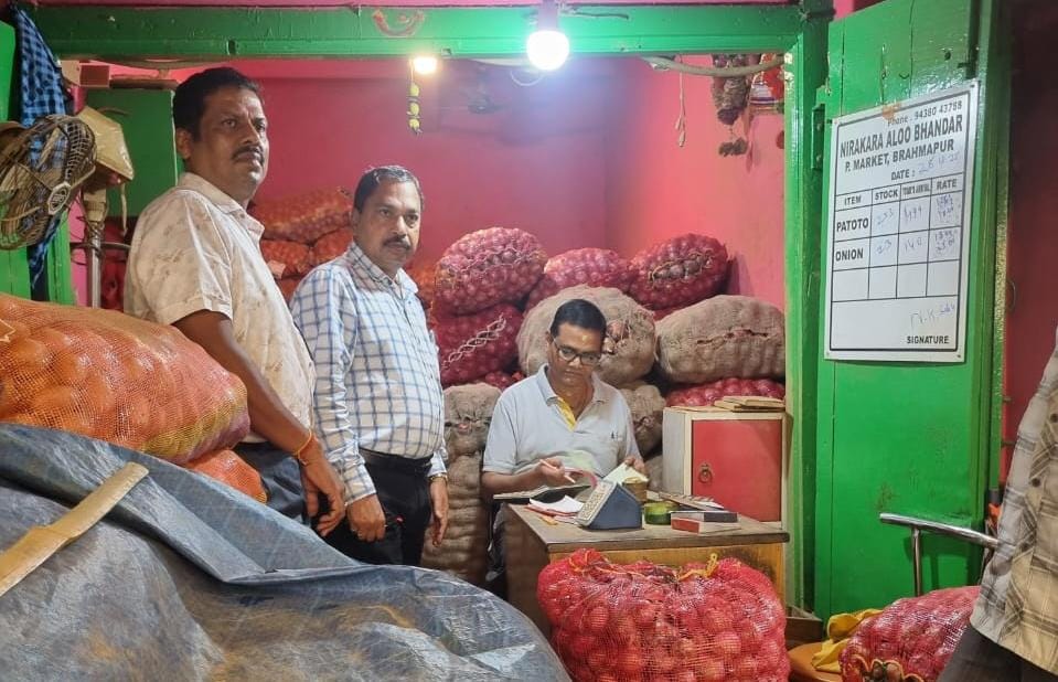 ଖାଦ୍ୟ ଯୋଗାଣ ଓ ଖାଉଟି କଲ୍ୟାଣ ବିଭାଗ ପକ୍ଷରୁ ରାଜ୍ୟରେ ବିଭିନ୍ନ ଜିଲ୍ଲାରେ ଚଢ଼ାଉ