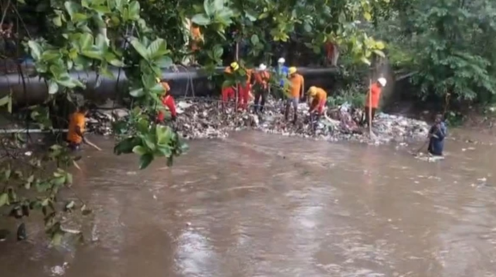 ଭୁବନେଶ୍ୱରରେ ଡ୍ରେନରେ ଭାସିଗଲେ ଯୁବକ