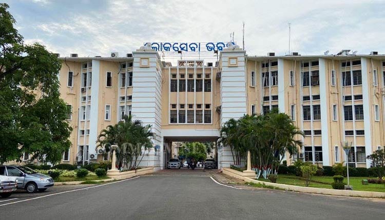 ପ୍ରଶାସନିକସ୍ତରରେ ଅଦଳବଦଳ :୩ ବିଭାଗ ଦାୟିତ୍ୱରେ ରହିବେ ଆଇଏଏସ୍ ସୁରେଶ ବଶିଷ୍ଠ