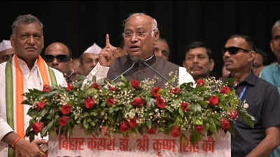 ମୋଦୀଙ୍କ ପିତାଙ୍କୁ ନେଇ ଖଡ୍‌ଗେଙ୍କ ବିବାଦୀୟ ମନ୍ତବ୍ୟ ପରେ କଂଗ୍ରେସକୁ ବିଜେପିର କଡା ସମାଲୋଚନା