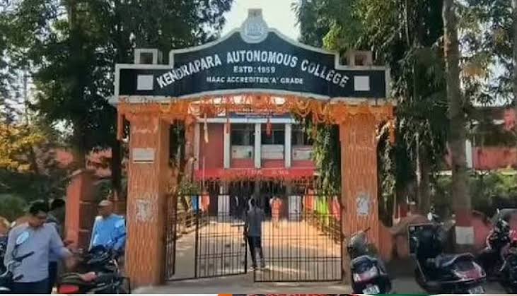 କେନ୍ଦ୍ରାପଡ଼ା ଅଟୋନୋମସ୍ କଲେଜରେ ଏବିଭିପିର ଧାରଣା; ଶପଥ ଗ୍ରହଣ ଉତ୍ସବ ସ୍ଥଗିତ